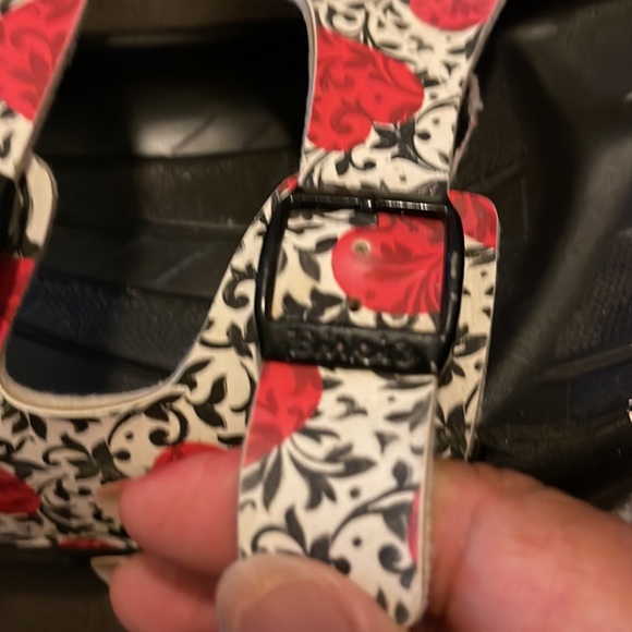 Birkis size 7 beautiful flower print slide on rubber sole. Pre owned great - Picture 9 of 9